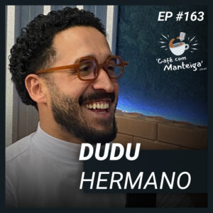 Read more about the article Dub Jazz e Óculos Estilosos: A jornada criativa de Dudu Hermano – CAFÉ COM MANTEIGA | EP 163